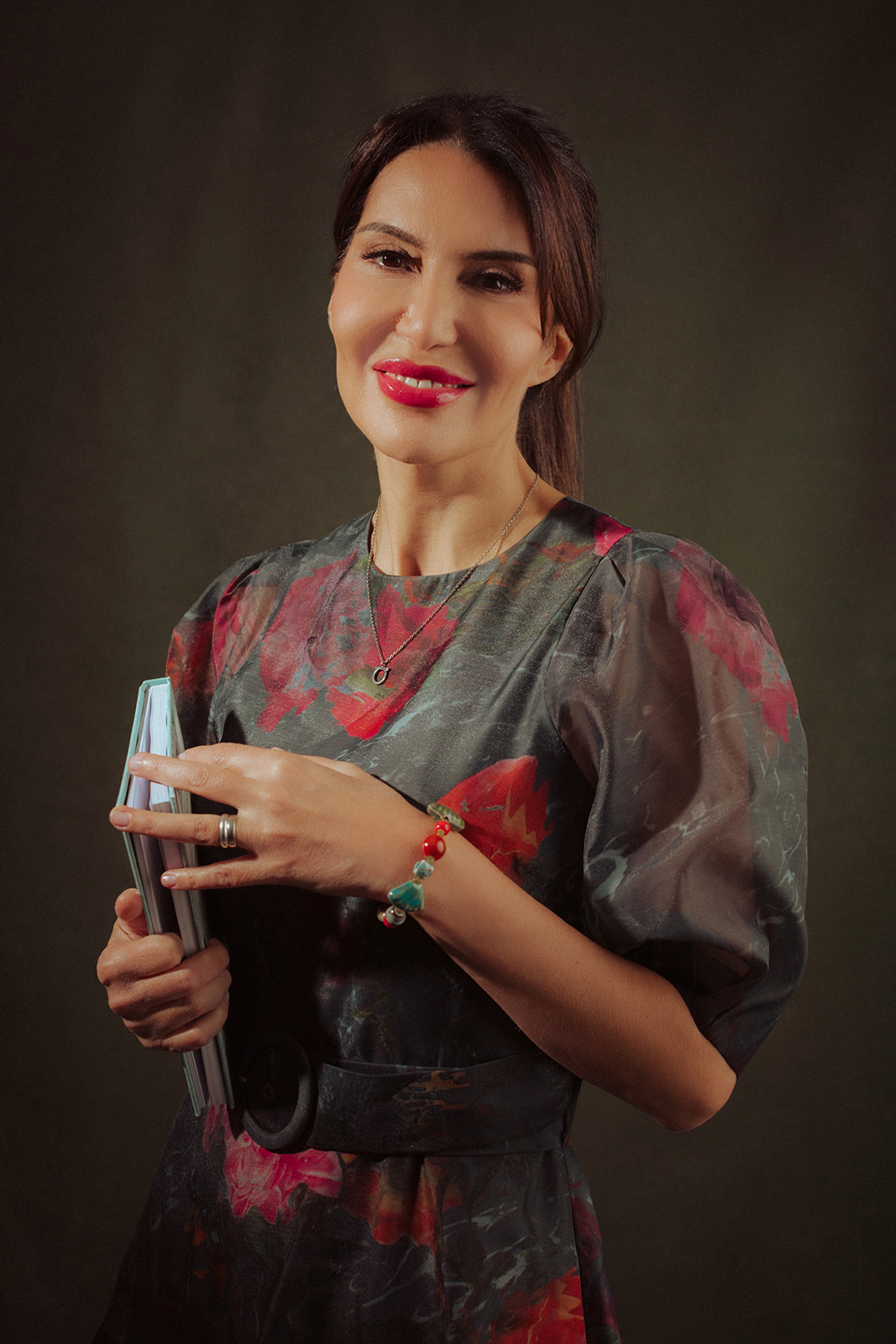Serena Du Roch, holding the folio